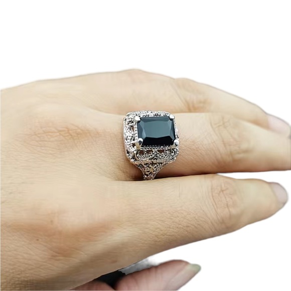 Square Black Stone Vintage Silver Ring - Picture 4 of 7
